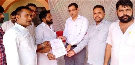 MISSION EKTA PARTY GIVES MEMORANDUM TO GOVERNOR AGAINST MLA MIDDHA