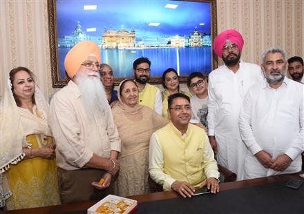 AMAN ARORA ASSUMES CHARGE AS INFORMATION & PUBLIC RELATIONS, NEW & RENEWABLE ENERGY AND HOUSING & URBAN DEVELOPMENT MINISTER