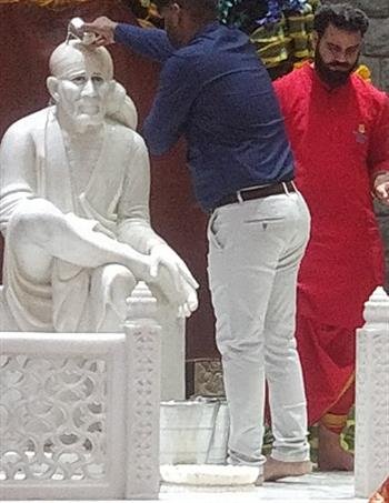 गुरु पूर्णिमा महोत्सव पर बाबा का जलाभिषेक करने उमड़े साईं भक्त