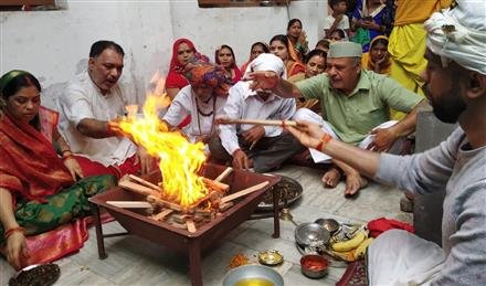 पूर्णाहुति के पश्चात् संपन्न हुआ साप्ताहिक संगीतमय विश्वकर्मा महापुराण कथा