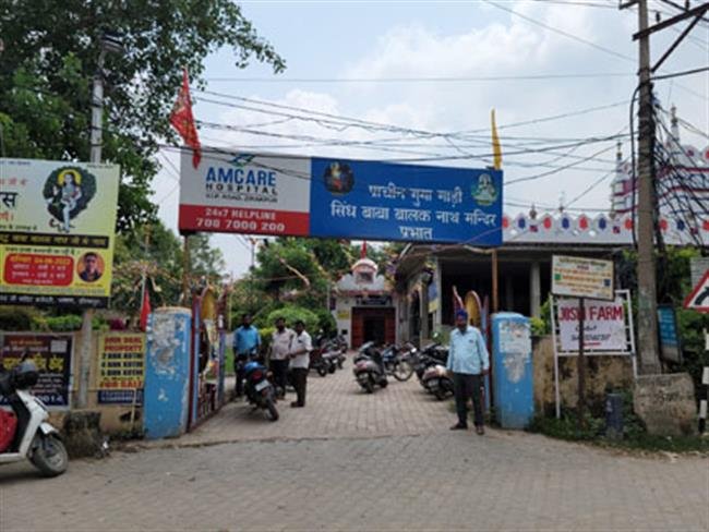 मंदिर में नशा करने वाले आधा दर्जन युवकों को पकड़ किया पुलिस हवाले