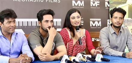 YOUNG CAST AND CREW UNVEIL POSTER OF HINDI WEB SERIES ‘AAKHRI GAON’