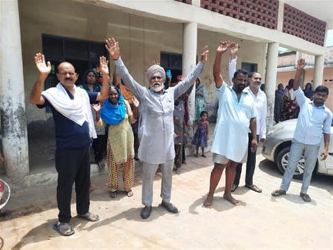 धर्मशाला में प्रोग्राम को लेकर आम आदमी पार्टी के वर्कर आमने सामने