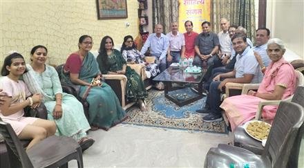 सावन कवि दरबार में रचनाकारों ने सावन पर अपनी रचनाओं से श्रोताओं को सराबोर किया