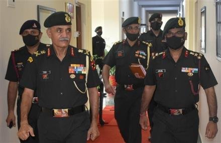 GOC SOUTHERN COMMAND VISITS LAUNGEWALA BRIGADE