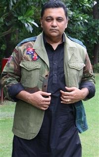 SALMAN KHAN’S STYLIST ASHLEY REBELLO FELICITATES INIFD PASSING OUT STUDENTS