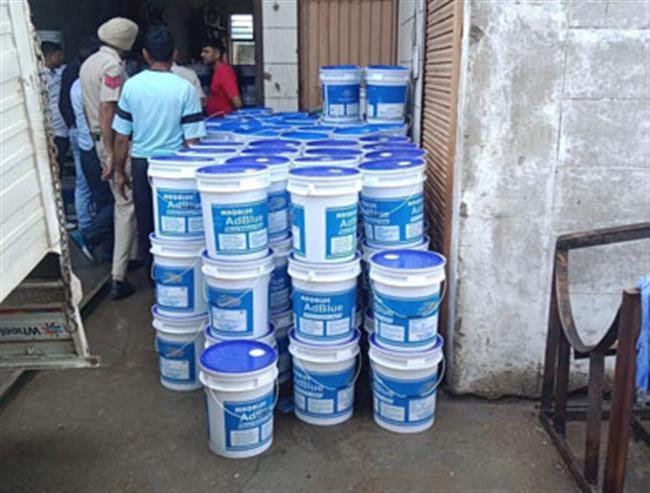 नामी कंपनी का नकली सामान बेचने वाले फैक्ट्री मालिक को किया गिरफ्तार, केस दर्ज