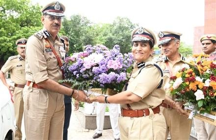 SANJAY ARORA TAMILNADU CADRE IPS  OF 1988 BATCH ASSUMES CHARGE AS COMMISSIONER OF POLICE DELHI