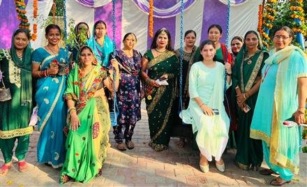 आप की महिला पार्षदों ने मनाया तीज़ का त्यौहार