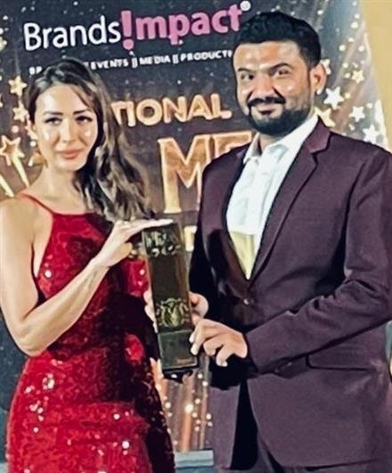 MALAIKA ARORA HONOURS AMIT JAIN- CEO-CHATEAUVINCE SOLITAIRES & GOLD JEWELRY