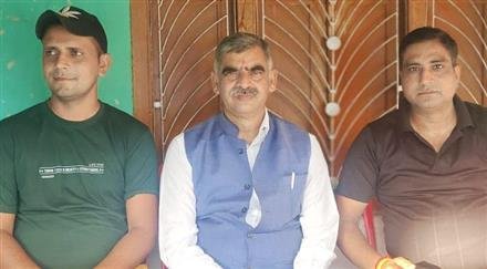 सरकार बड़े घरानों को फायदा पहुंचाने के लिए लगी :  संजय रतन