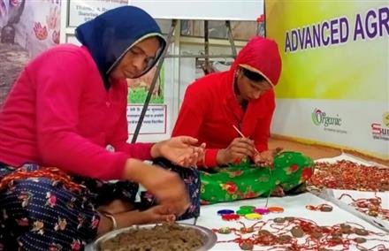 RAKHIS MADE OF COW DUNG EXPORTED TO AMERICA AND MAURITIUS
