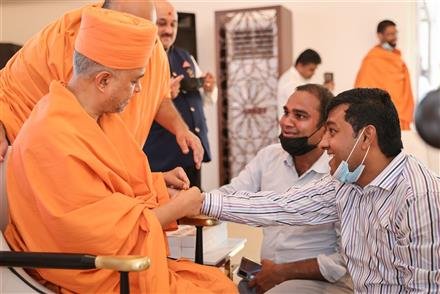 BAPS HINDU MANDIR GIVES 10,000 HANDMADE RAKHIS TO WORKERS, RESIDENTS IN ABU DHABI