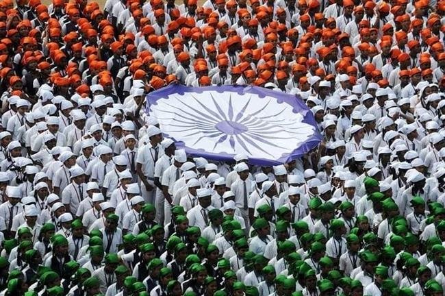 GUINNESS WORLD RECORD OF WORLD’S ‘LARGEST HUMAN IMAGE OF A WAVING NATIONAL FLAG’ CREATED IN CHANDIGARH WITH THE PARTICIPATION OF 5,885 PEOPLE