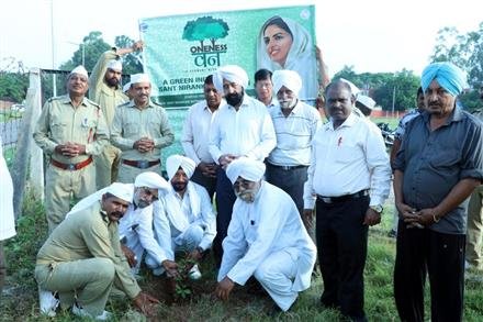 स्वतंत्रता के 75वें अमृत महोत्सव पर संत निरंकारी मिशन ने रोपित किए 250 पौधे