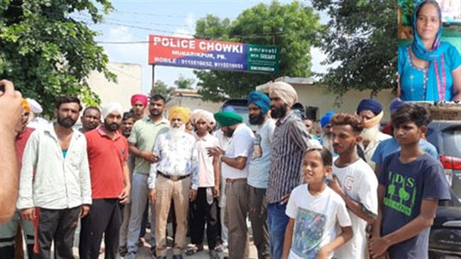 बच्चों को जातिसूचक शब्द बोलने पर पत्थरों से हमला, महिला की मौत