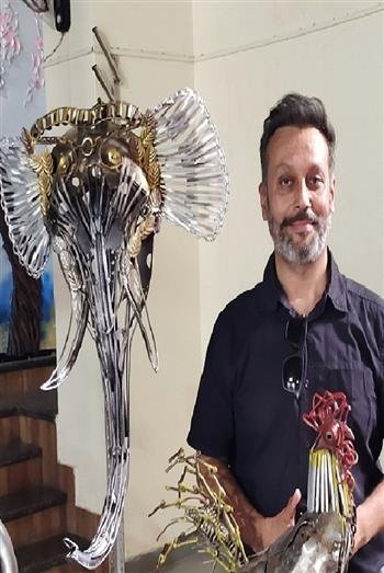 ST. JOHN'S WONDERFUL ALUMNI POLLY  CREATES INCREDIBLE SCULPTURES OUT OF WASTE METAL