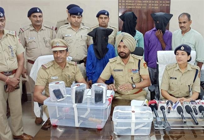CHANDIGARH POLICE SOLVED BLIND ROBBERY, COMPLAINTANT HATCHED CONSPIRACY WITH TWO OTHERS ARRESTED