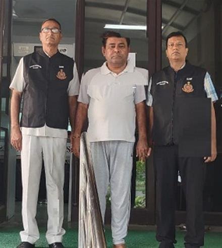 DELHI EOW NABS REAL ESTATE COMPANY DIRECTOR DUPING PEOPLE BY INDUCING THEM TO INVEST IN HOUSING PROJECT