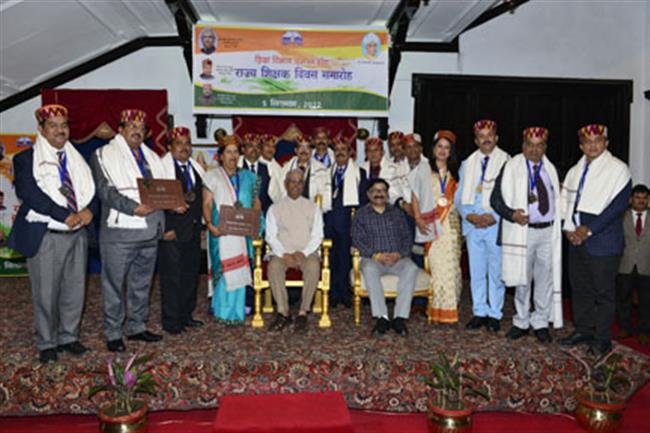 शिक्षक दिवस पर 15 शिक्षक राज्य पुरस्कार से सम्मानित