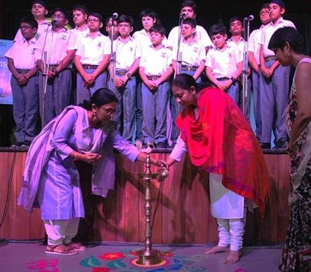 COMMISSIONER OF MC URGES STUDENTS TO BECOME EMBASSADORS TO WORK FOR CITY NEAT AND CLEAN