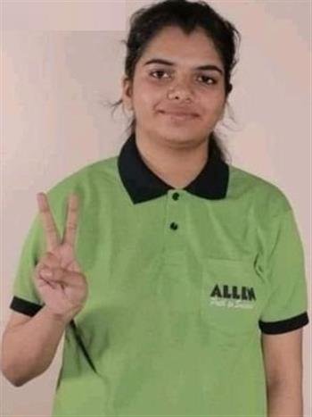 ALL INDIA NEET TOPPER ' HARYANA KI CHHORI ' TANISHKA YADAV, MANOHAR SAYS COUNTRY PRIDE