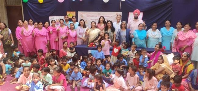 पोषण माह के अंतर्गत सेक्टर 37 स्थित हेल्थ वैलनेस सेंटर में कार्यक्रम आयोजित