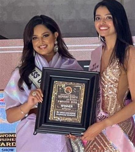 RAISIN SAINI WINS THE TOP MODEL AWARD IN US