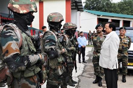 RAKSHA RAJYA MANTRI AJAY BHATT VISITED GORKHA RIFLES OF DAH DIVISION