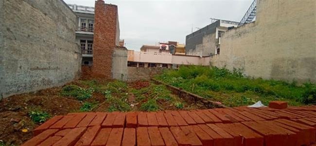 लोगों ने नगर काउंसिल अधिकारियों पर लगाए अवैध निर्माण करवाने के आरोप