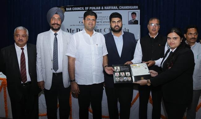 280 NEWLY ENROLLED ADVOCATES TAKE OATH