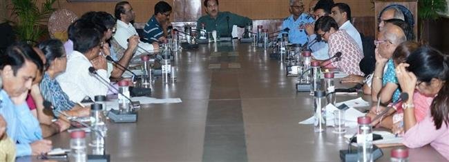 AIRFORCE SHOW ON AIR FORCE DAY: UT ADMIN ADVISER REVIEWS  ARRANGEMENTS, CUTIONED  ON FAKE TICKETS