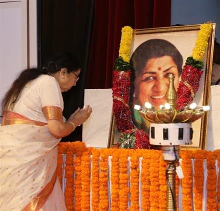 CONCERT “GEET-O-GHAZAL KI SARITA HAMARI LATA” HELD