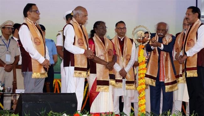राष्ट्रपति द्रौपदी मुर्मू ने पंजाब इंजीनियरिंग कॉलेज के 52वें दीक्षांत समारोह और शताब्दी वर्ष के समापन समारोह में की शिरकत