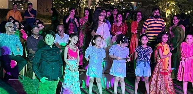 RESIDENTS OF SUSHMA GROUP MAKE DANDIYA CELEBRATION CAPTIVATING