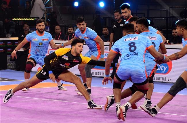 MANINDER SINGH AND DEEPAK HOODA LEAD BENGAL WARRIORS TO BIG WIN AGAINST TELUGU TITANS
