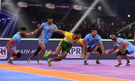 MANINDER SINGH RECORDS SUPER 10 AS BENGAL WARRIORS THRASH PATNA PIRATES