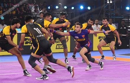 DABANG DELHI DECIMATE TELUGU TITANS AND RISE TO TOP OF THE TABLE