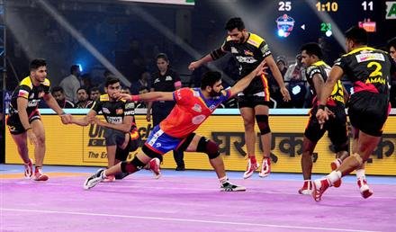PARDEEP NARWAL GUIDES UP YODDHAS TO WIN OVER BENGALURU BULLS