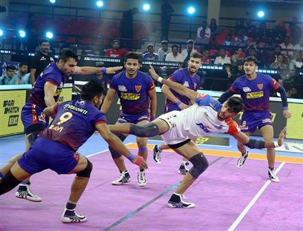 NAVEEN KUMAR HELPS DABANG DELHI KC CONTINUE THEIR WINNING STREAK