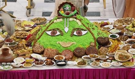 इस्कॉन टेंपल में गोवर्धन पूजा, भजन और कीर्तन में उमड़े हजारों लोग