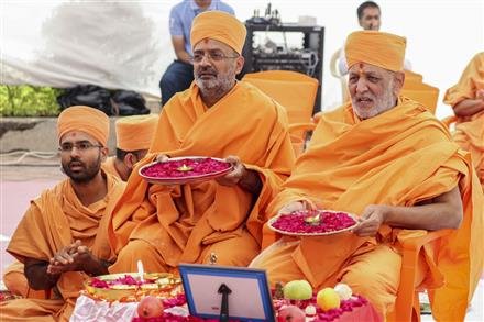 GOVARDHAN PUJA AND ANNAKUT FESTIVAL CELEBRATED IN AKSHARDHAM