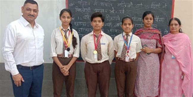 अमृत मॉडल स्कूल में कविता उच्चारण प्रतियोगिता का आयोजन