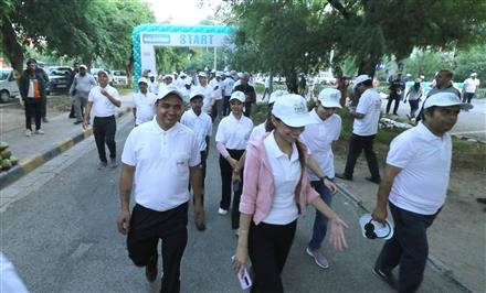 स्ट्रोक दिवस पर करवाई वॉकथान, डीसीपी पंचकूला ने झंडी दिखाकर किया रवाना