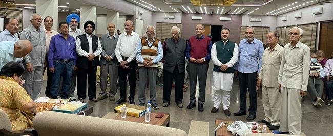 सीनियर सिटीजन ब्रदरहुड एनजीओ ने 80 से अधिक आयु के वरिष्ठ नागरिकों को किया सम्मानित