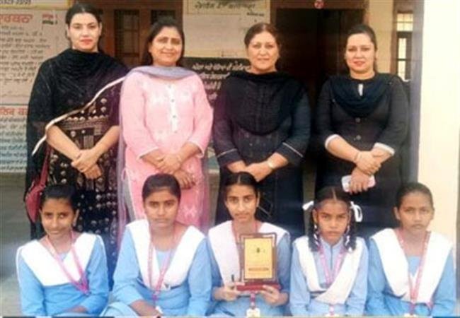कन्या स्कूल ज़िला स्तरीय प्रश्नोत्तरी प्रतियोगिता में प्रथम, लेंगे राज्य स्तर पर भाग