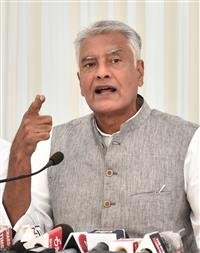 IS KEJRIWAL THE CM OF PUNJAB, JAKHAR QUIPS POINTING OUT PRESENCE OF BHAGWANT MAAN'S SECURITY PERSONNEL IN HIMACHAL WITH DELHI CM