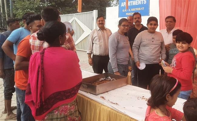 अल्फा अपार्टमेंट्स में गुरुपर्व  पर अटूट लंगर