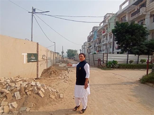 15 फीट के रास्ते को 60 फीट दिखा सोसाइटी करवाई पास, शिकायत के बाद अधिकारियों ने मांगी ईओ से रिपोर्ट