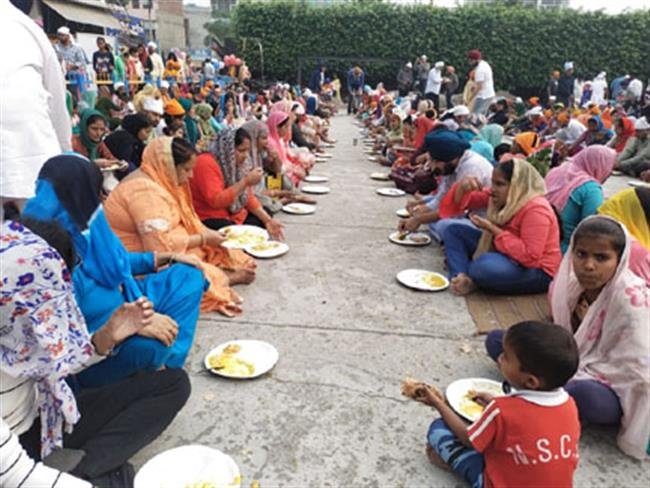प्रकाश पर्व पर लाखों में संगत हुई नतमस्तक, नगर कीर्तन व लंगर का आयोजन